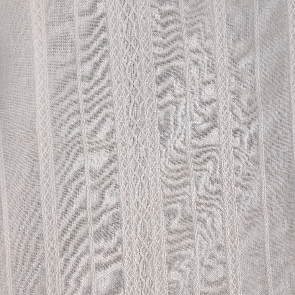 Sleeveless White Button-Up Blouse - Picture 3 of 9